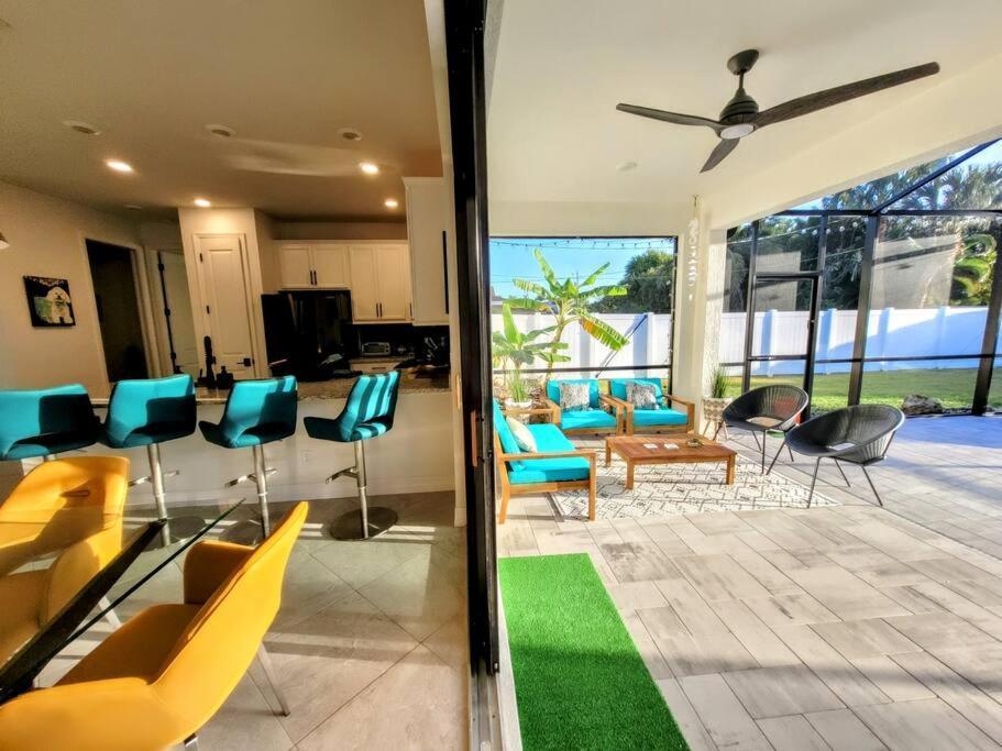 Blue Door Retreat - Luxury Pool Home - Sleeps 8 เคปคอรัล ภายนอก รูปภาพ