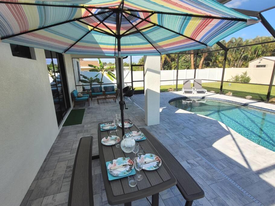 Blue Door Retreat - Luxury Pool Home - Sleeps 8 เคปคอรัล ภายนอก รูปภาพ